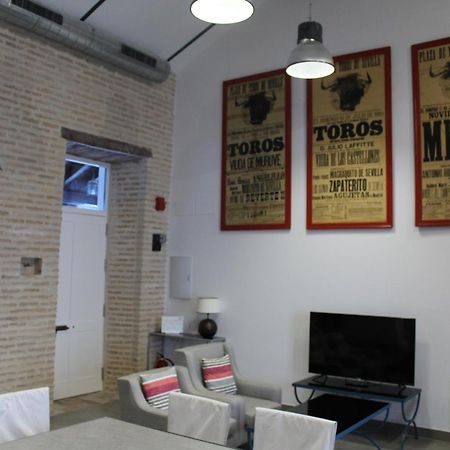 Cozy & Modern Apartment Hombre De Piedra Siviglia Esterno foto
