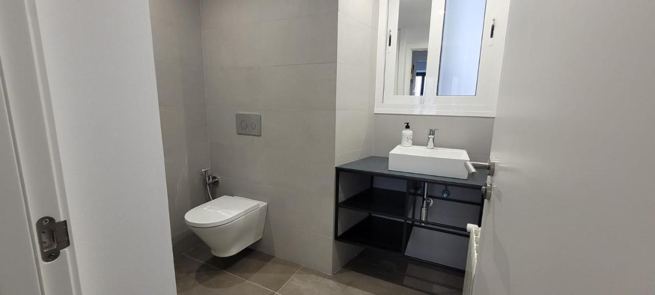 Cozy & Modern Apartment Hombre De Piedra Siviglia Esterno foto