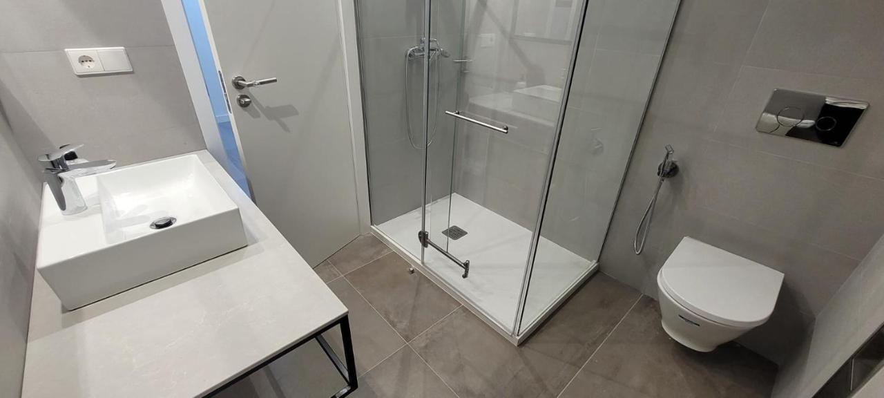 Cozy & Modern Apartment Hombre De Piedra Siviglia Esterno foto