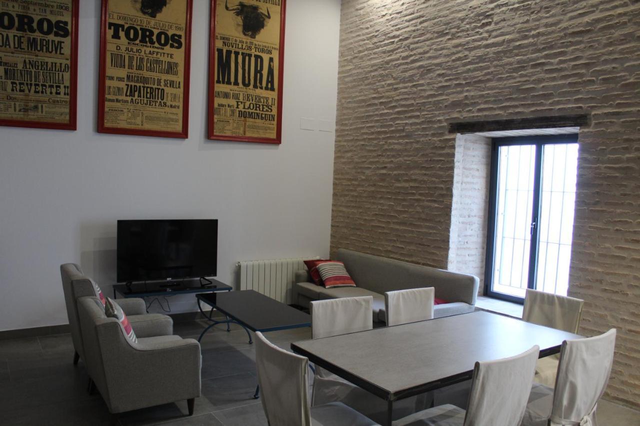 Cozy & Modern Apartment Hombre De Piedra Siviglia Esterno foto