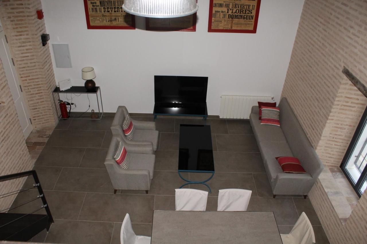Cozy & Modern Apartment Hombre De Piedra Siviglia Esterno foto
