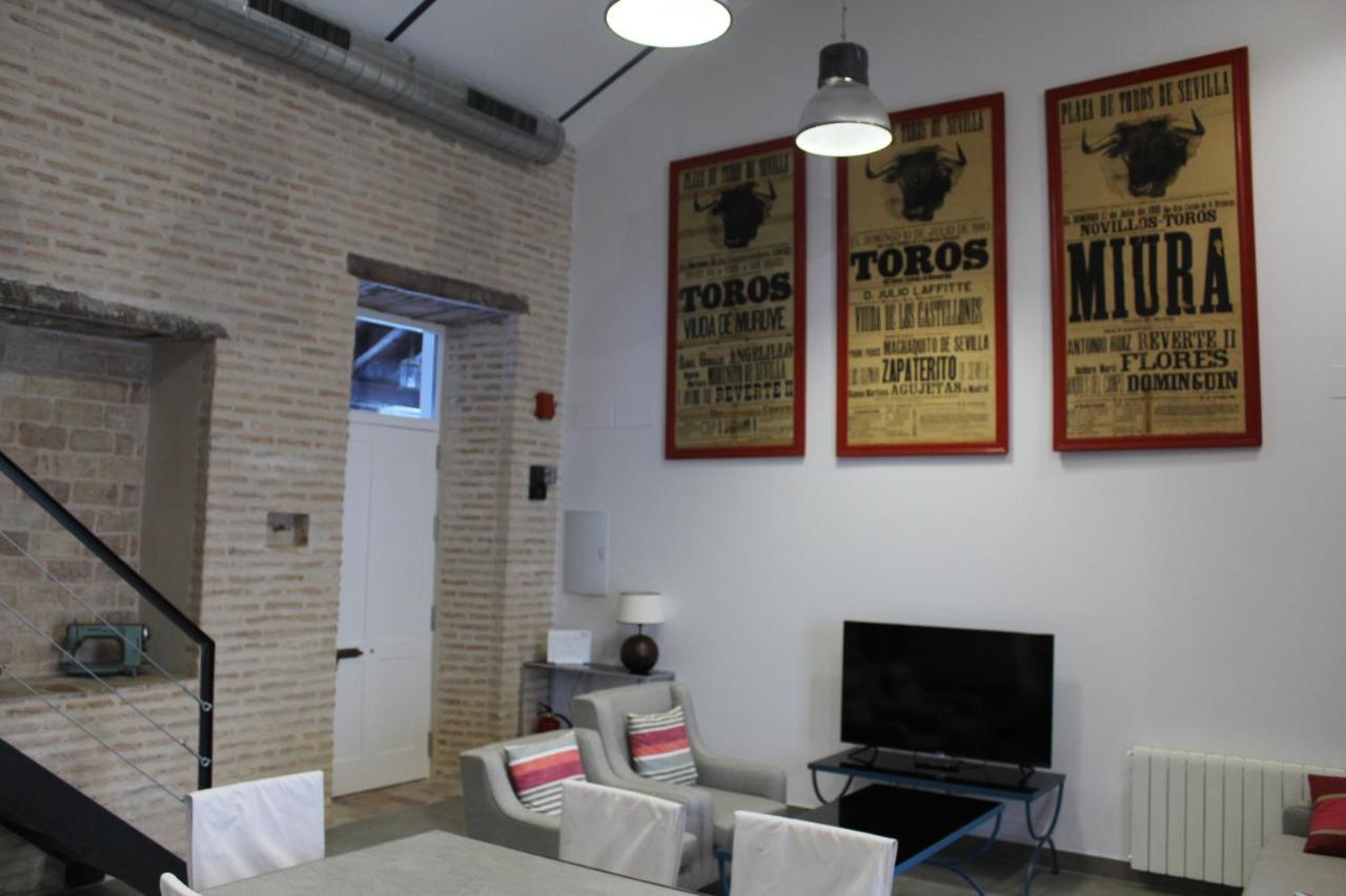 Cozy & Modern Apartment Hombre De Piedra Siviglia Esterno foto